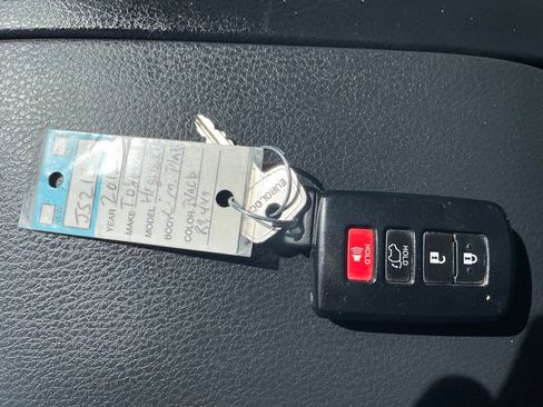 Used 2017 Toyota Highlander Limited Platinum image 28