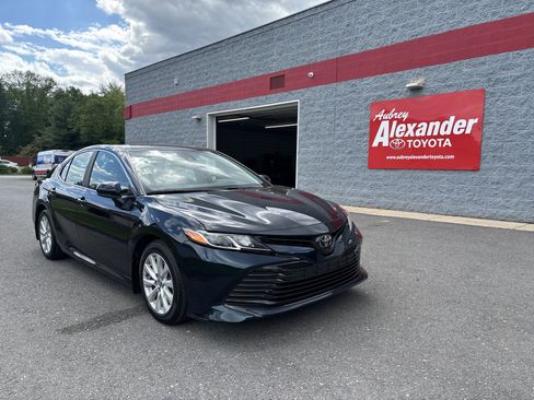 Used 2020 Toyota Camry LE FWD image 1