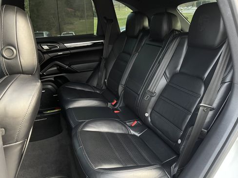 Used 2018 Porsche Cayenne S Platinum image 12