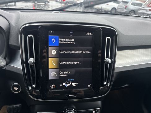 Used 2020 Volvo XC40 T5 Momentum image 23