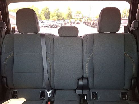 Used 2025 Jeep Gladiator Mojave AWD/4WD image 13