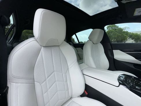 Used 2026 BMW 530i w/ M Sport Package RWD image 27