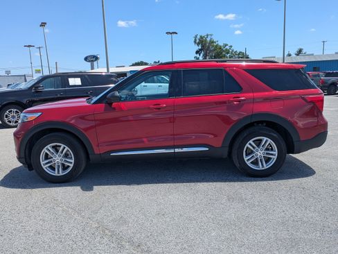 Used 2023 Ford Explorer XLT w/ Equipment Group 202A AWD/4WD image 7