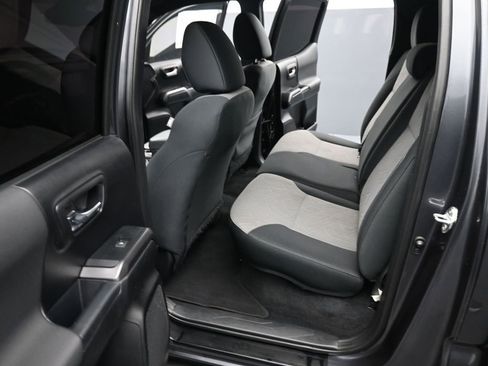 Used 2022 Toyota Tacoma TRD Off-Road image 22