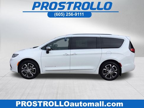 New 2026 Chrysler Pacifica Pinnacle AWD/4WD image 1
