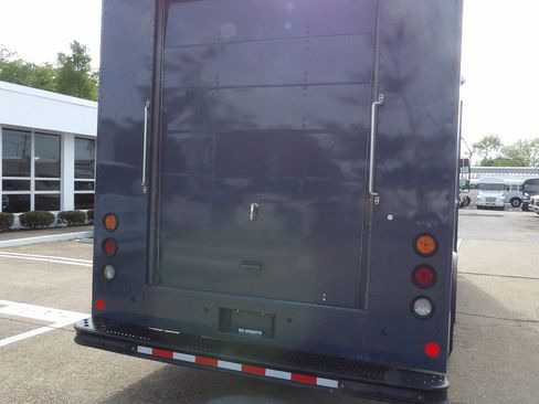 Used 2019 Ford E-450 and Econoline 450 Super Duty image 3