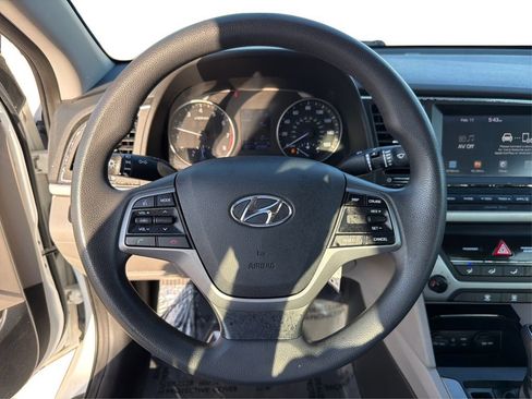 Used 2017 Hyundai Elantra SE FWD image 17