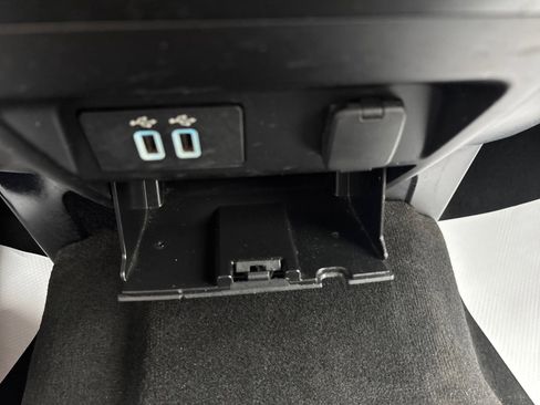 Used 2017 Ford F250 XLT w/ XLT Premium Package AWD/4WD image 37