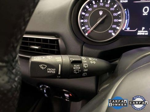 Used 2021 Maserati Levante image 31