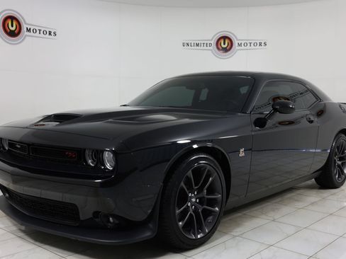 Used 2021 Dodge Challenger R/T Scat Pack RWD image 5