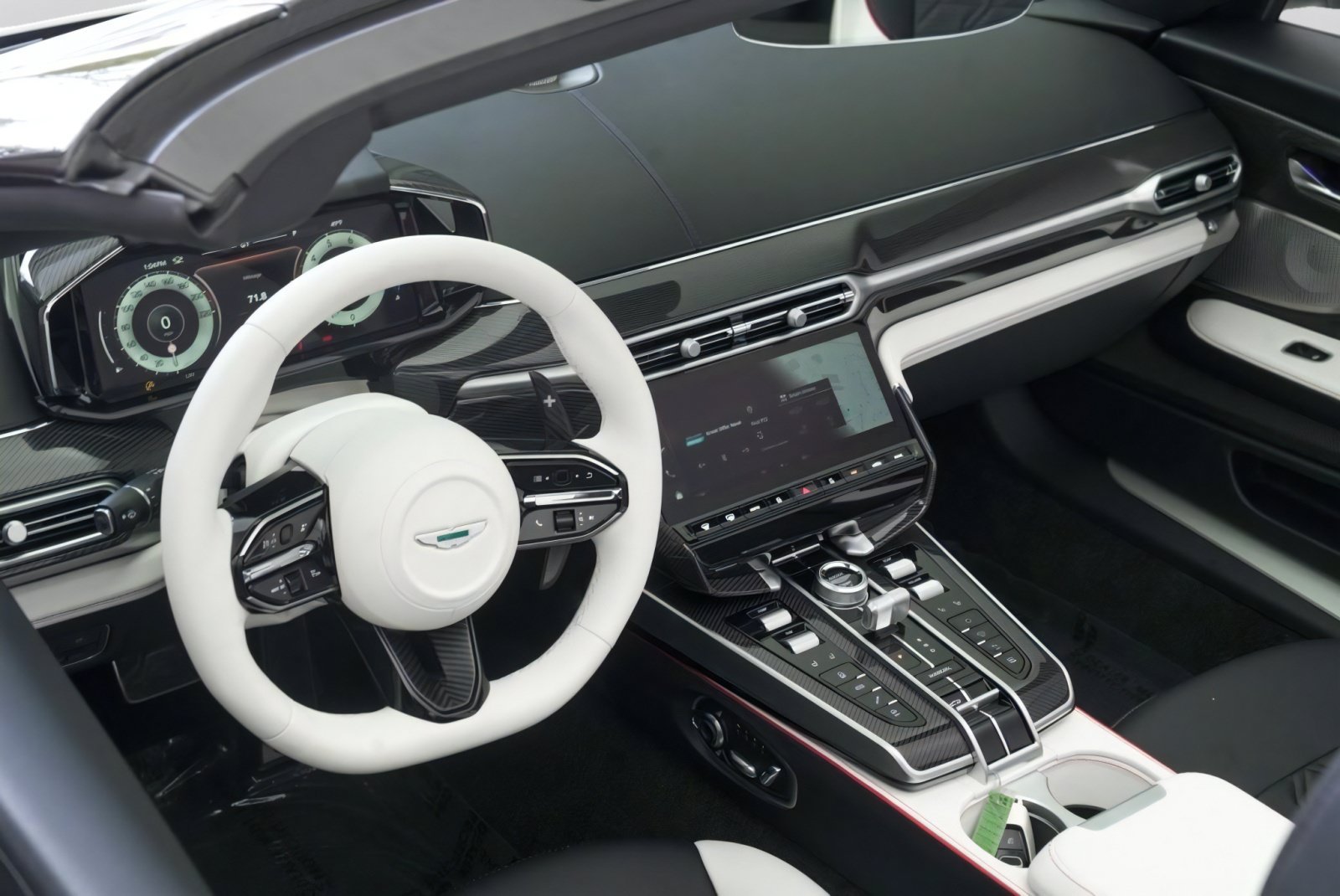 New 2026 Aston Martin Vanquish Convertible RWD image 39