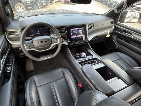 Certified 2025 Jeep Wagoneer 4WD w/ Convenience Group I image 27