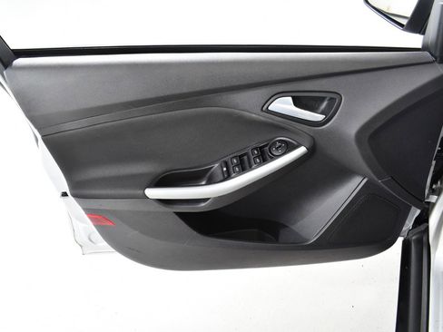 Used 2014 Ford Focus SE w/ Equipment Group 201A image 25