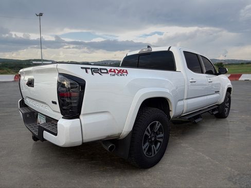 Used 2019 Toyota Tacoma TRD Sport AWD/4WD image 3