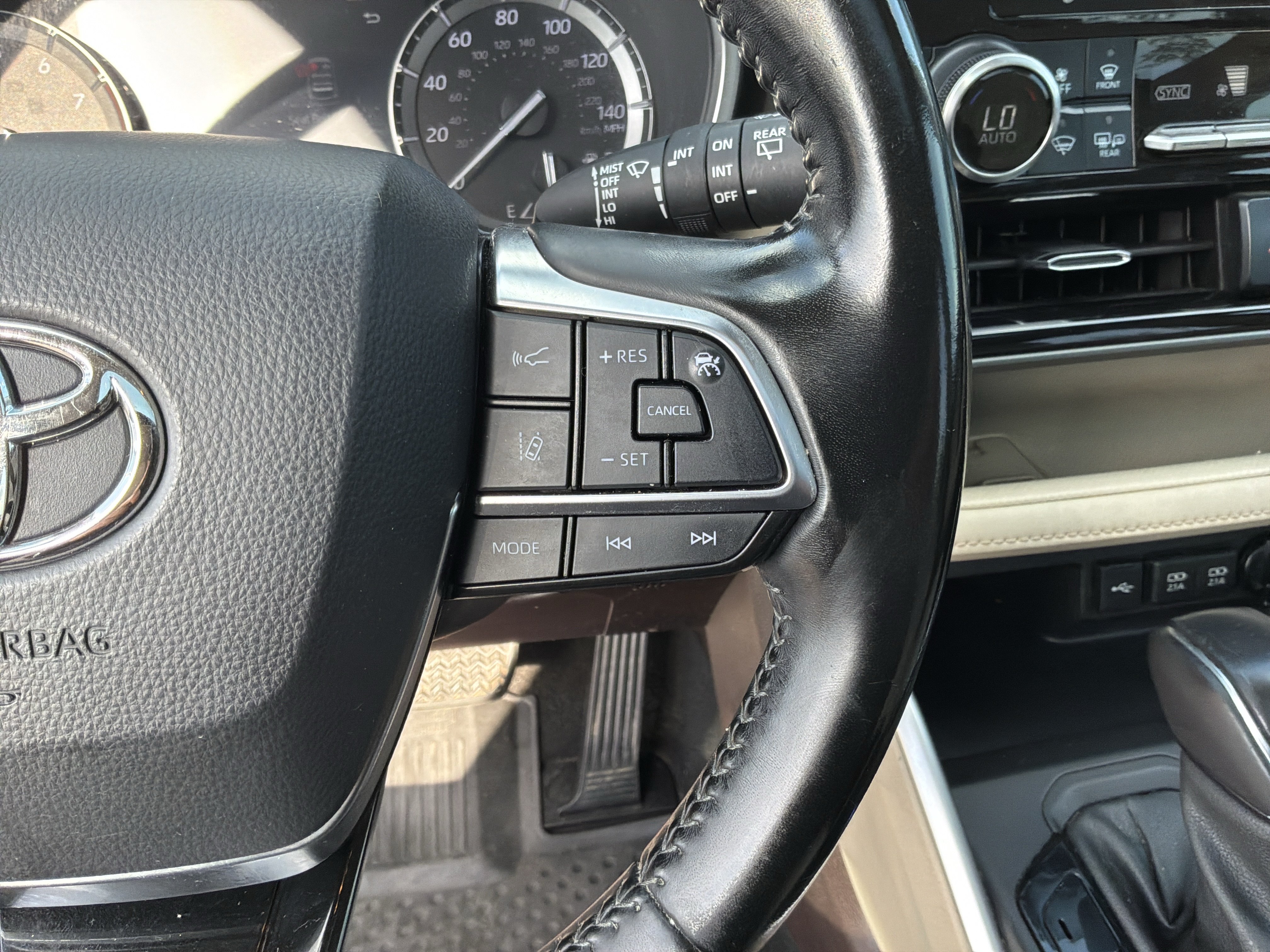 Used 2021 Toyota Highlander XLE FWD image 20