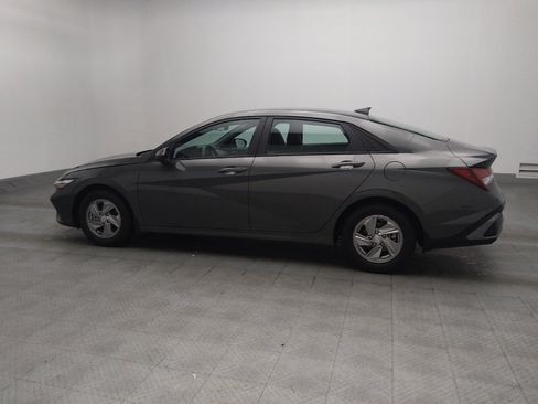 Used 2024 Hyundai Elantra SE FWD image 3