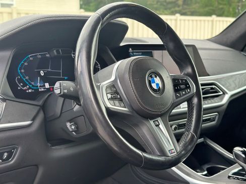 Used 2022 BMW X7 xDrive40i w/ M Sport Package AWD/4WD image 17