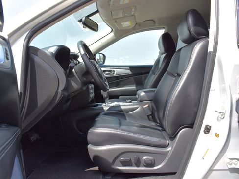 Used 2019 Nissan Pathfinder SL image 10