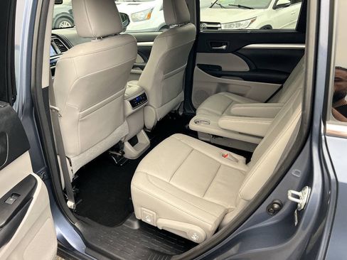 Used 2014 Toyota Highlander XLE AWD/4WD image 21