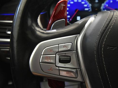 Used 2018 BMW 750i xDrive image 30