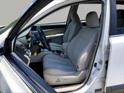 Used 2014 Subaru Outback 2.5i Premium AWD/4WD image 14