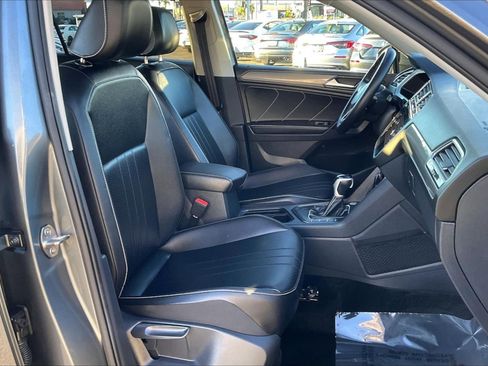 Used 2024 Volkswagen Tiguan SE image 7