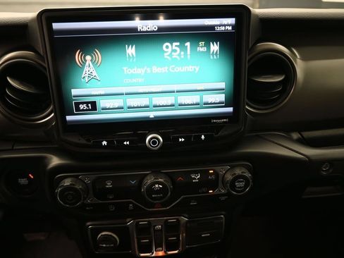 Used 2022 Jeep Gladiator Sport AWD/4WD image 3