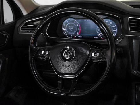 Used 2018 Volkswagen Tiguan SEL Premium image 18
