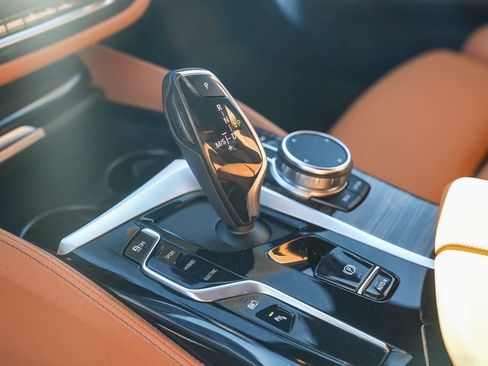 Used 2023 BMW 530e w/ M Sport Package image 18