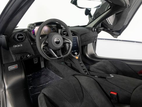 Used 2025 McLaren 750S Spider RWD image 16