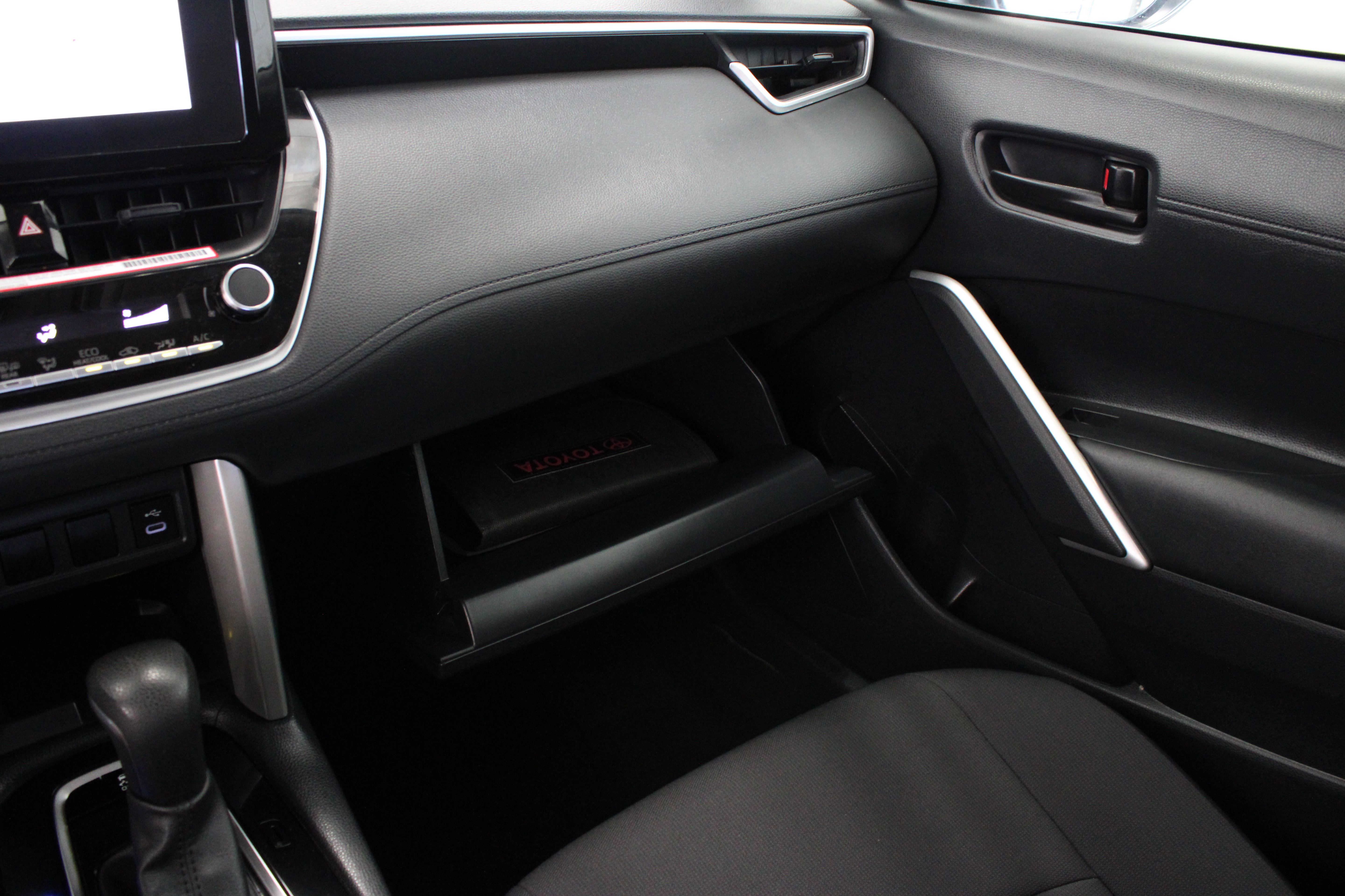 Used 2024 Toyota Corolla Cross LE FWD image 22