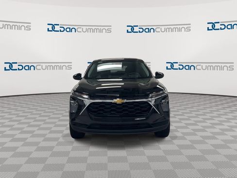 Used 2024 Chevrolet Trax LS w/ LS Convenience Package image 3