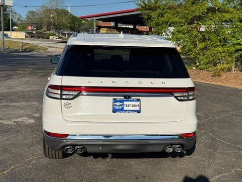 Used 2022 Lincoln Aviator Reserve w/ Class IV Trailer Tow Package AWD/4WD image 4