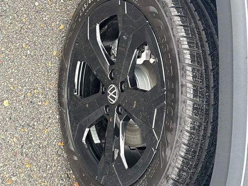 New 2026 Volkswagen Taos SEL AWD/4WD image 6