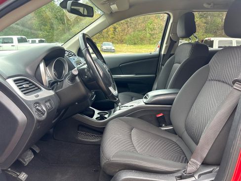 Used 2020 Dodge Journey SE w/ SE Popular Equipment Group FWD image 8