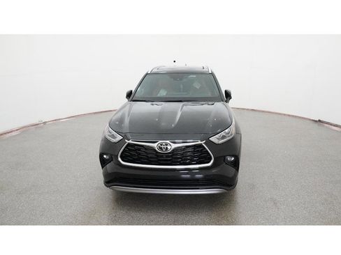 New 2026 Toyota Highlander Platinum image 15