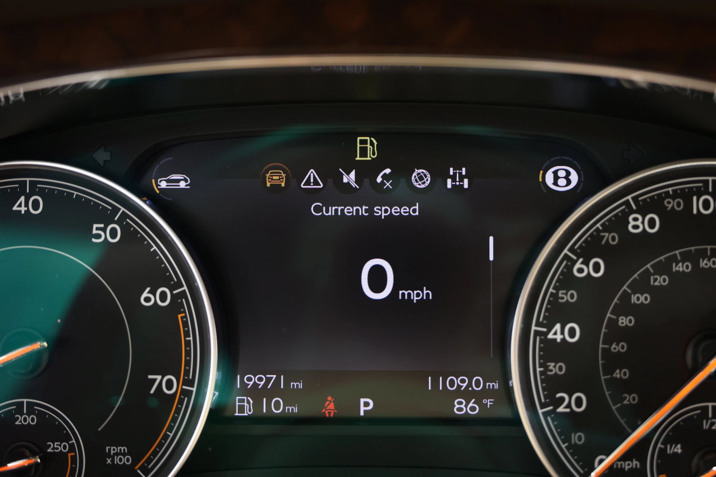Used 2018 Bentley Bentayga AWD/4WD image 28
