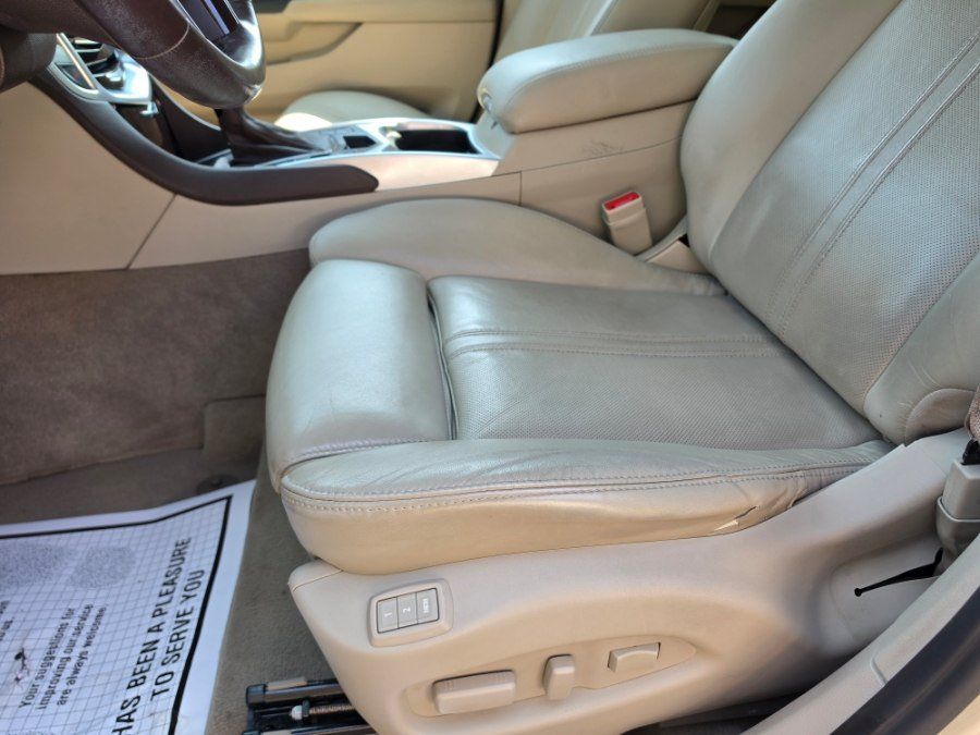 Used 2014 Cadillac SRX Luxury w/ Driver Awareness Package FWD image 25