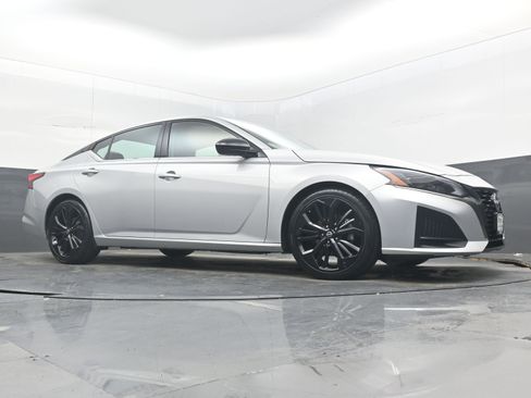 Used 2024 Nissan Altima 2.5 SR FWD image 21