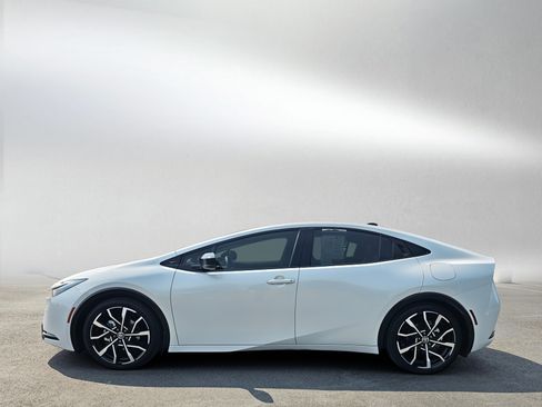 Used 2023 Toyota Prius Prime FWD image 2