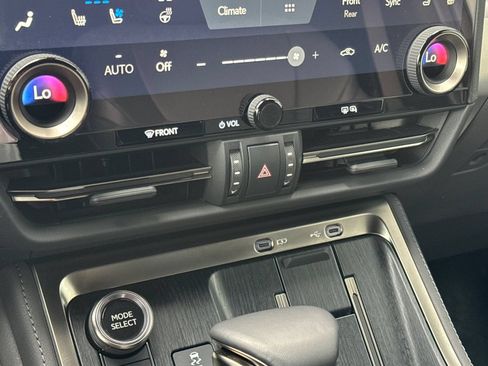 Used 2025 Lexus GX 550 w/ Accessory Package (Z1) AWD/4WD image 23