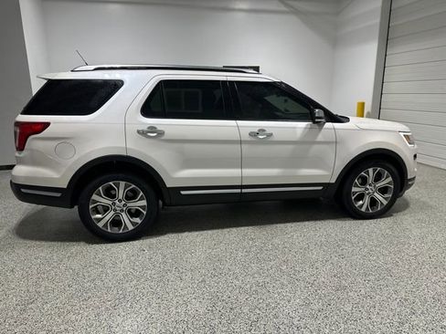 Used 2018 Ford Explorer Platinum image 30