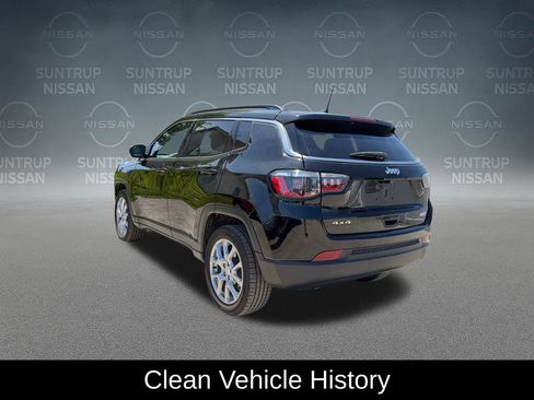 Used 2024 Jeep Compass Latitude AWD/4WD image 3