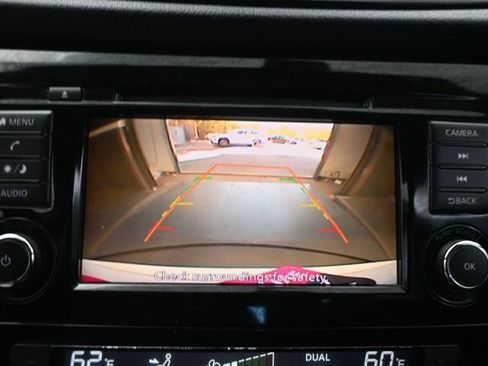 Used 2020 Nissan Rogue SV image 12