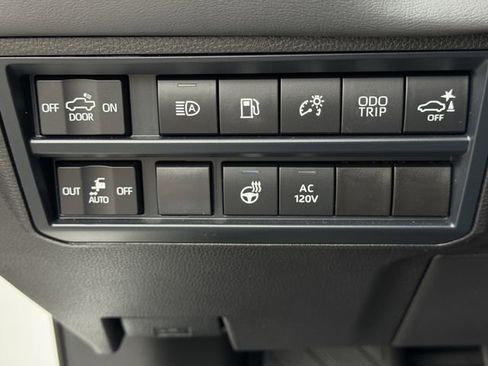 Used 2025 Toyota Tundra Platinum AWD/4WD image 27
