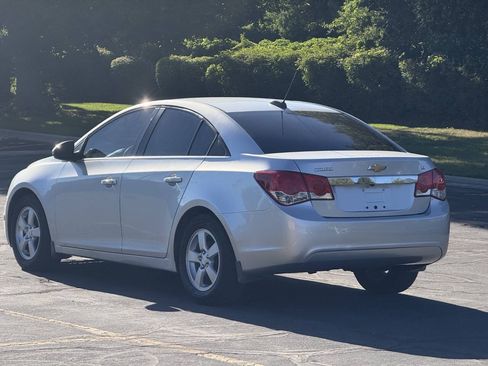 Used 2016 Chevrolet Cruze LT w/ Technology Package FWD image 7