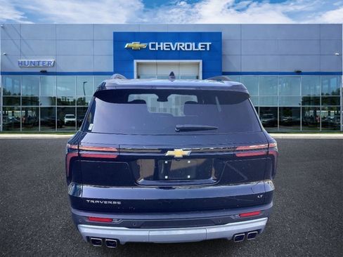 Used 2024 Chevrolet Traverse LT FWD image 3