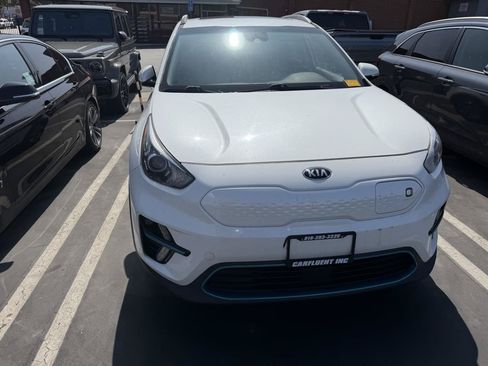 Used 2020 Kia Niro EX Premium w/ Cold Weather Package FWD image 2