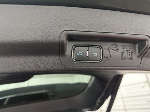 Used 2022 Ford Explorer XLT w/ Equipment Group 202A RWD image 26