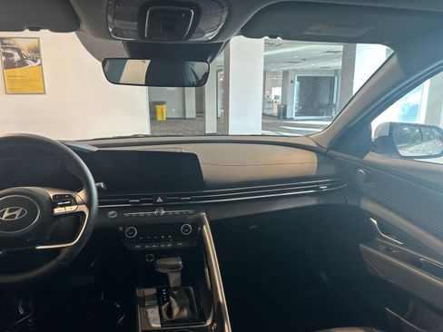 Used 2025 Hyundai Elantra Limited image 35